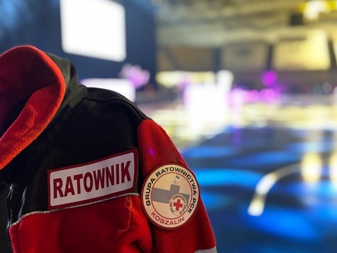 Kurtka ratownika Grupy Ratownictwa PCK Koszalin – element wyposażenia podczas zabezpieczenia medycznego imprez
