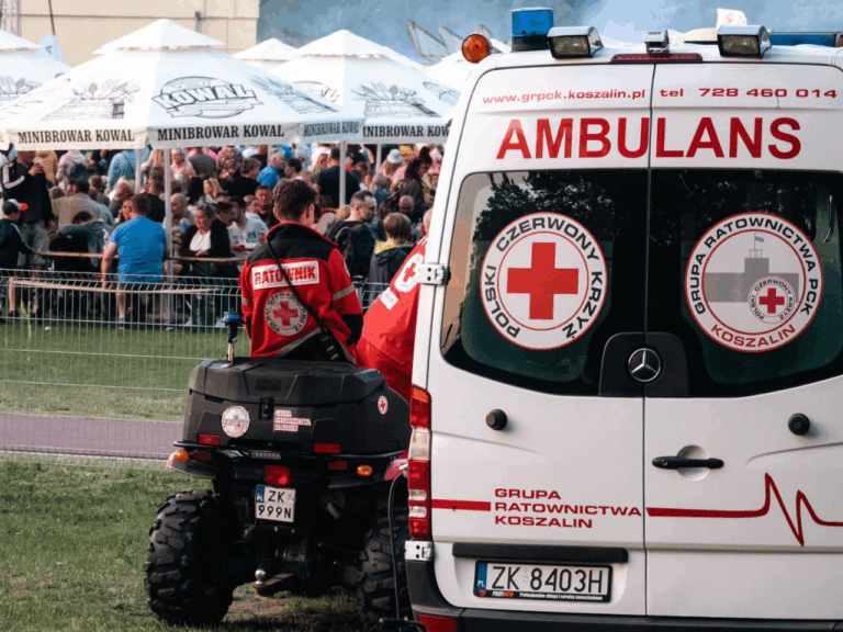 Zabezpieczenie medyczne Dni Ziemi Sianowskiej przez PCK Koszalin